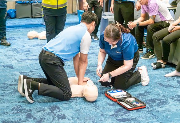 ฝึก CPR และเครื่อง AED